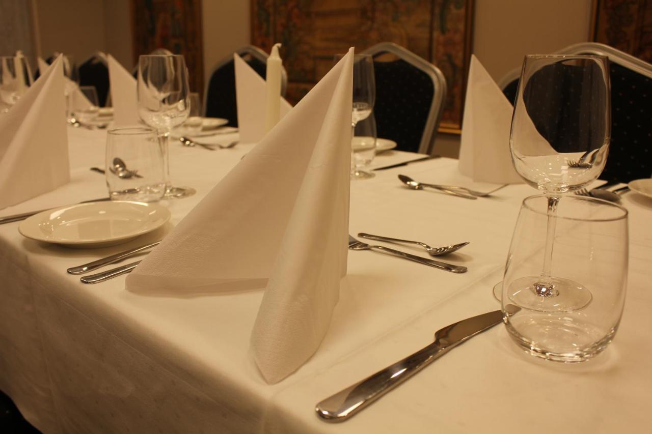 Henriks Hotell Skien Bagian luar foto