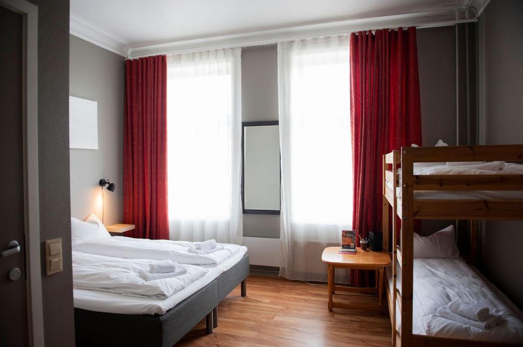 Henriks Hotell Skien Bagian luar foto