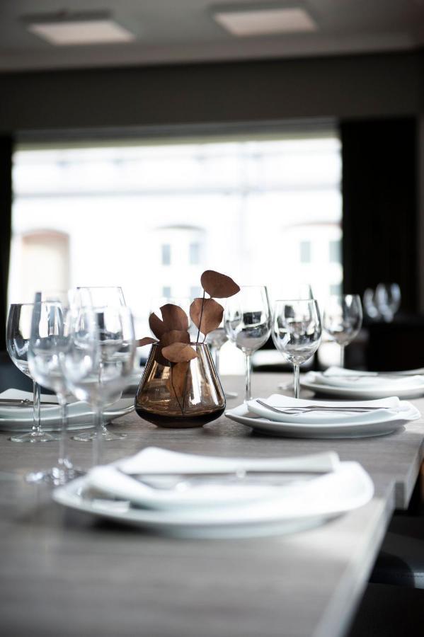 Henriks Hotell Skien Bagian luar foto