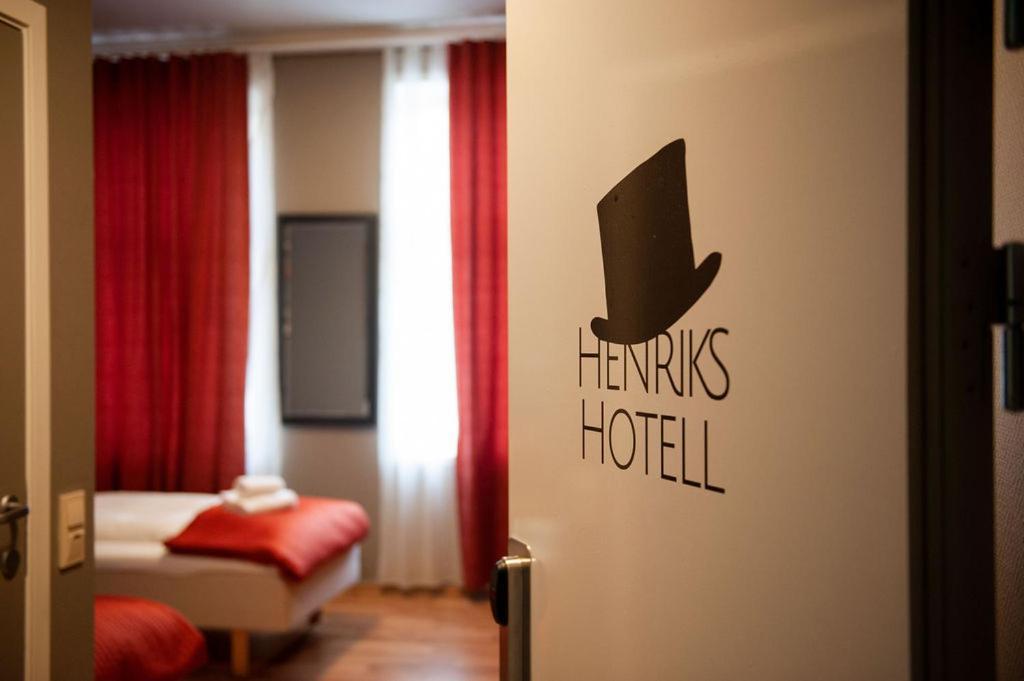 Henriks Hotell Skien Bagian luar foto