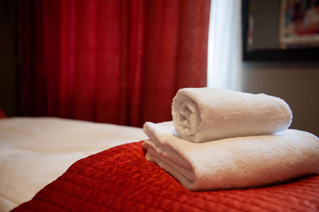 Henriks Hotell Skien Bagian luar foto