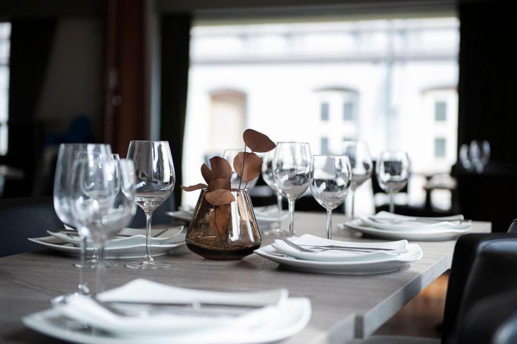 Henriks Hotell Skien Bagian luar foto