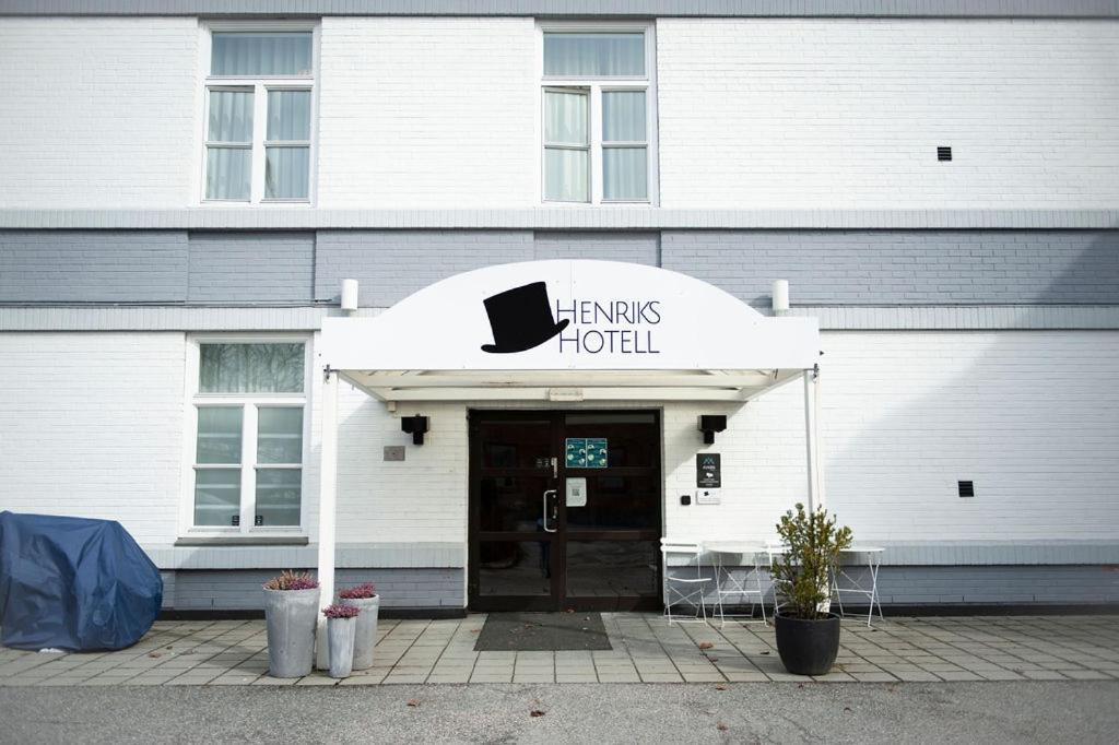 Henriks Hotell Skien Bagian luar foto