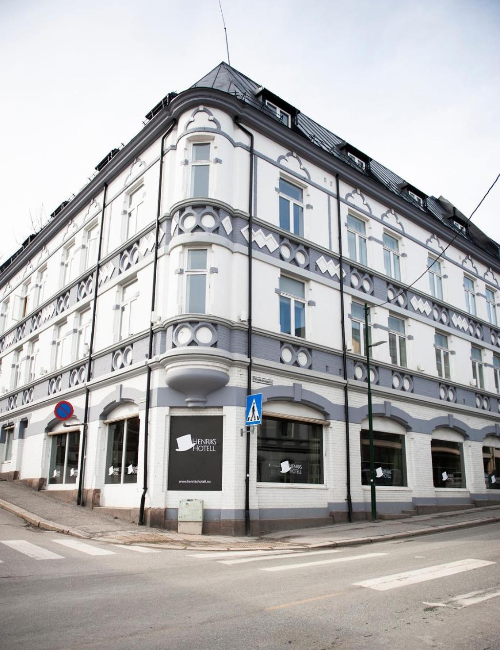 Henriks Hotell Skien Bagian luar foto