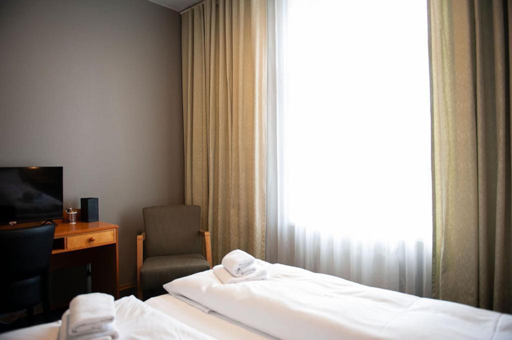 Henriks Hotell Skien Bagian luar foto