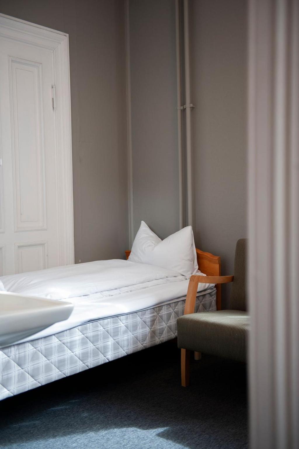 Henriks Hotell Skien Ruang foto